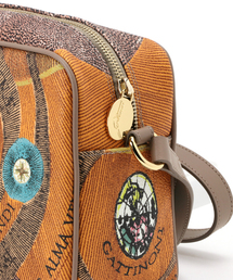 Gattinoni（ガッティノーニ）の「GATTINONI (ガッティノーニ