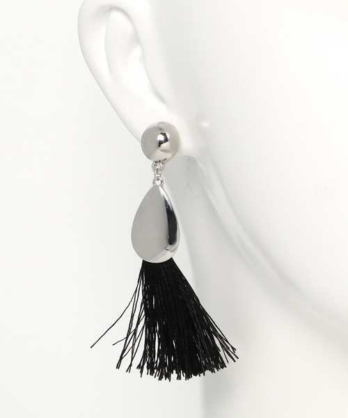MOUSSY（マウジー）の「VOLUME FRINGE EARRING（ピアス（両耳用）・レディース・ブラック/キャメル・FREE）」の5枚目の写真