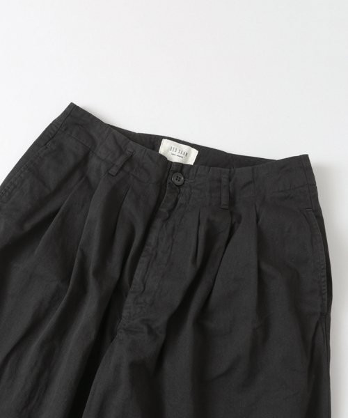 URBAN RESEARCH（アーバンリサーチ）の「RED SEAM タックトラウザー（その他パンツ・メンズ・ブラック/カーキ・MEDIUM/LARGE）」の10枚目の写真