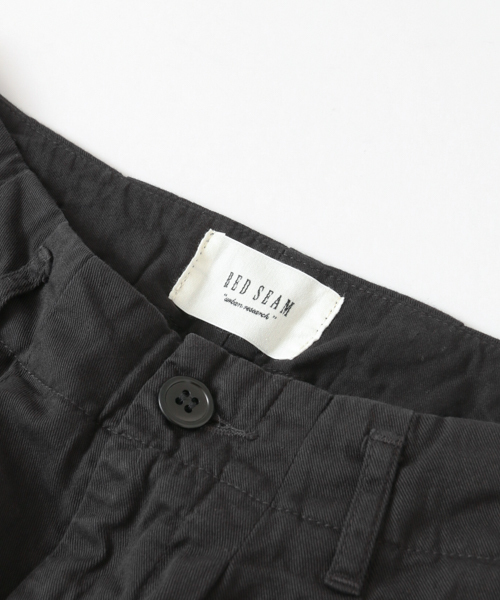 URBAN RESEARCH（アーバンリサーチ）の「RED SEAM タックトラウザー（その他パンツ・メンズ・ブラック/カーキ・MEDIUM/LARGE）」の11枚目の写真