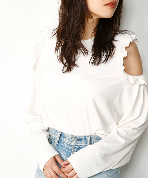 SLY（スライ）の「FRILL OPEN SHOULDER TOPS（Tシャツ/カットソー・レディース・ミント/オフホワイト/ブラック/ライトベージュ・2/1）」の2枚目の写真