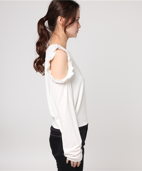 SLY（スライ）の「FRILL OPEN SHOULDER TOPS（Tシャツ/カットソー・レディース・ミント/オフホワイト/ブラック/ライトベージュ・2/1）」の6枚目の写真