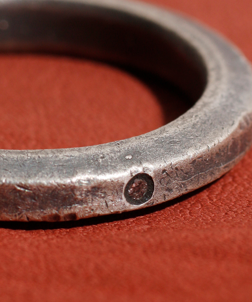 GILD(ギルド)の「GILD ギルド / Roughness texture narrow ring ラフネステクスチャー ナローリング / G171-RI01/D(リング・メンズ・ホワイト/ブラック・11号/9号/13号/17号/19号/7号/15号/21号)」の10枚目の写真