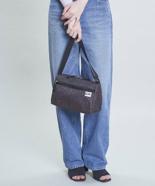 Drifter(ドリフター)の「TRIANGLE SHOULDER/トライアングルショルダー(ショルダーバッグ・レディース・スカイブルー/ブラック/パープル/タン/レオパード/オレンジ/ケリーグリーン/ネイビー系/ベージュ系/ブラック×ブラック/ブラウン系その他/ダークグリーン/バーガンディー/ピーコックグリーン系/ブラック系その他・FREE)」の3枚目の写真