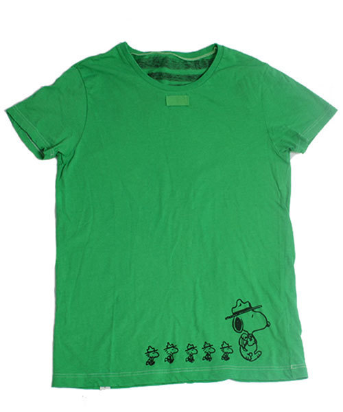 One deux boo(ワンドゥーブー)の「Peanuts半袖Tee ビーグルスカウト柄レディース(Tシャツ/カットソー・レディース・グリーン/イエロー/レッド・MEDIUM)」の2枚目の写真