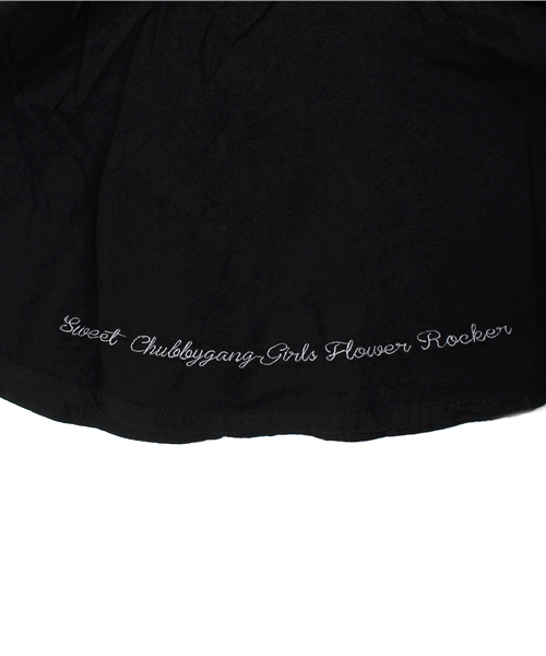 CHUBBYGANG（チャビーギャング）の「メッセージ刺繍　サロペットスカート（Tシャツ/カットソー・キッズ・ブラック/インディゴブルー・120/130/110）」の5枚目の写真