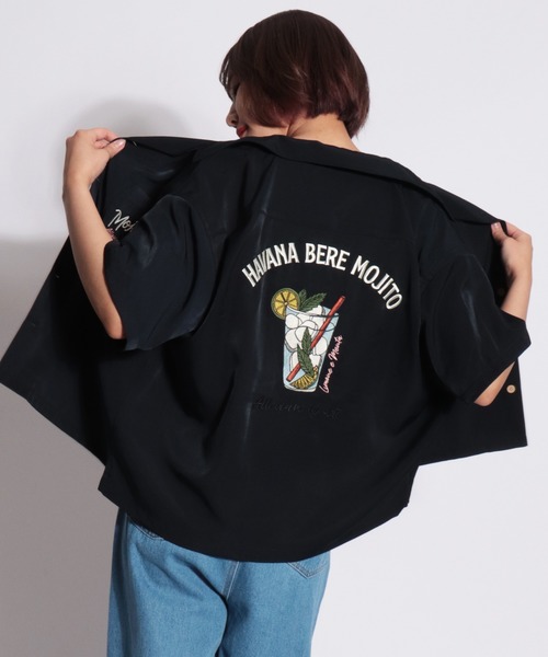 POWER TO THE PEOPLE(パワートゥーザピープル)の「POWER TO THE PEOPLE 両面刺繍 半袖オープンカラーシャツ(シャツ/ブラウス・レディース・ブラック/ダークグリーン/ピンク/グリーン系その他/ブラック系その他/ブラック系その他2/カーキ/ベージュ/イエロー/グリーン系その他2/ピンク系その他/オレンジ・M/L)」の4枚目の写真