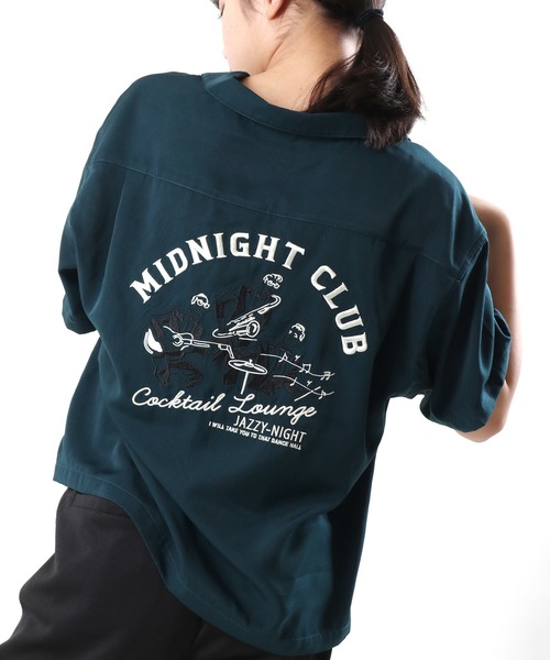 POWER TO THE PEOPLE(パワートゥーザピープル)の「POWER TO THE PEOPLE 両面刺繍 半袖オープンカラーシャツ(シャツ/ブラウス・レディース・ブラック/ダークグリーン/ピンク/グリーン系その他/ブラック系その他/ブラック系その他2/カーキ/ベージュ/イエロー/グリーン系その他2/ピンク系その他/オレンジ・M/L)」の6枚目の写真