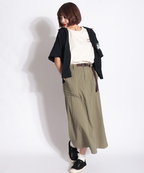 POWER TO THE PEOPLE(パワートゥーザピープル)の「POWER TO THE PEOPLE 両面刺繍 半袖オープンカラーシャツ(シャツ/ブラウス・レディース・ブラック/ダークグリーン/ピンク/グリーン系その他/ブラック系その他/ブラック系その他2/カーキ/ベージュ/イエロー/グリーン系その他2/ピンク系その他/オレンジ・M/L)」の14枚目の写真