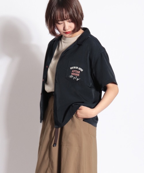 POWER TO THE PEOPLE(パワートゥーザピープル)の「POWER TO THE PEOPLE 両面刺繍 半袖オープンカラーシャツ(シャツ/ブラウス・レディース・ブラック/ダークグリーン/ピンク/グリーン系その他/ブラック系その他/ブラック系その他2/カーキ/ベージュ/イエロー/グリーン系その他2/ピンク系その他/オレンジ・M/L)」の17枚目の写真