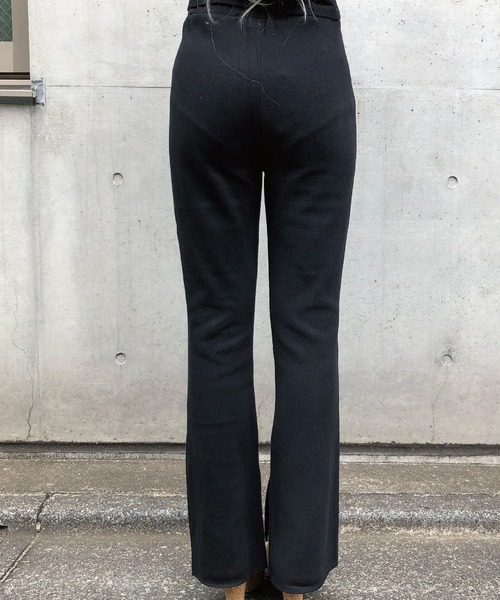 meJane(ミージェーン)の「起毛テレコ/スリットフレアパンツ(その他パンツ・レディース・ブラック/グレー/オフホワイト・FREE)」の4枚目の写真