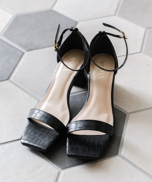 VIVIAN（ヴィヴィアン）の「スクエアトゥアンクルストラップサンダル（サンダル・レディース・Royal/ベージュ系その他6/D/ブラック系その他2/ブラック系その他3/ブラック×グリーン/インディゴ×ゴールド/E/PINK/パイソン/シルバー/White・SS/S/M/L/LL）」の7枚目の写真