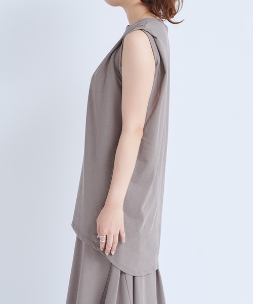 DouDou（ドゥドゥ）の「セットアップタック袖プルオーバー（Tシャツ/カットソー・レディース・ブラック/グレイッシュベージュ・FREE）」の6枚目の写真