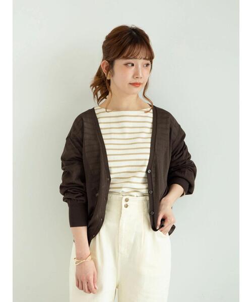 earth music&ecology(アースミュージックアンドエコロジー)の「シアーVネックカーディガン *(カーディガン/ボレロ・レディース・ブラウン/ピンク/オフホワイト/ミント/グレイッシュベージュ/ブラック・FREE)」の11枚目の写真