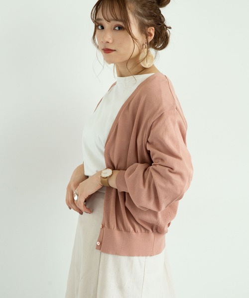 earth music&ecology(アースミュージックアンドエコロジー)の「シアーVネックカーディガン *(カーディガン/ボレロ・レディース・ブラウン/ピンク/オフホワイト/ミント/グレイッシュベージュ/ブラック・FREE)」の6枚目の写真