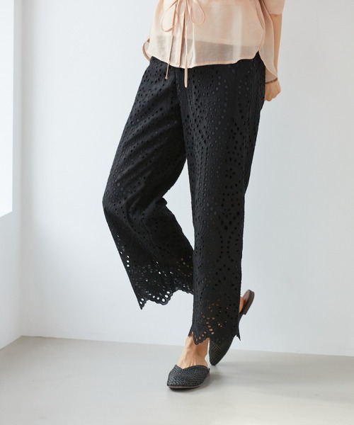 Rewde（ルゥデ）の「【雑誌掲載】コットン刺繍レースフレアパンツ（1R12-03066）（その他パンツ・レディース・ホワイト/ブラック・S/M）」の2枚目の写真