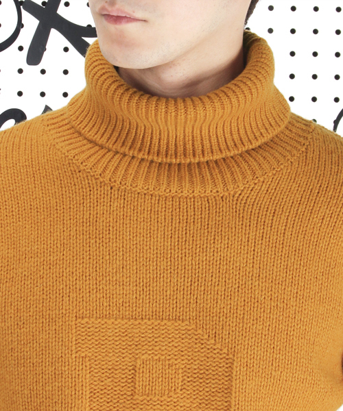 R.NEWBOLD（アールニューボールド）の「TURTLENECK KNIT/245401 4A407（ニット/セーター・メンズ・ホワイト/ネイビー/イエロー系その他・MEDIUM/X-LARGE/LARGE）」の8枚目の写真