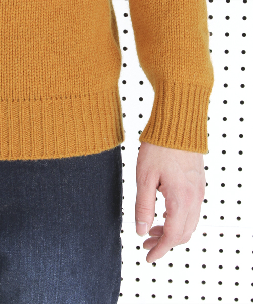 R.NEWBOLD（アールニューボールド）の「TURTLENECK KNIT/245401 4A407（ニット/セーター・メンズ・ホワイト/ネイビー/イエロー系その他・MEDIUM/X-LARGE/LARGE）」の14枚目の写真
