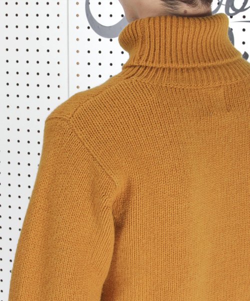 R.NEWBOLD（アールニューボールド）の「TURTLENECK KNIT/245401 4A407（ニット/セーター・メンズ・ホワイト/ネイビー/イエロー系その他・MEDIUM/X-LARGE/LARGE）」の15枚目の写真