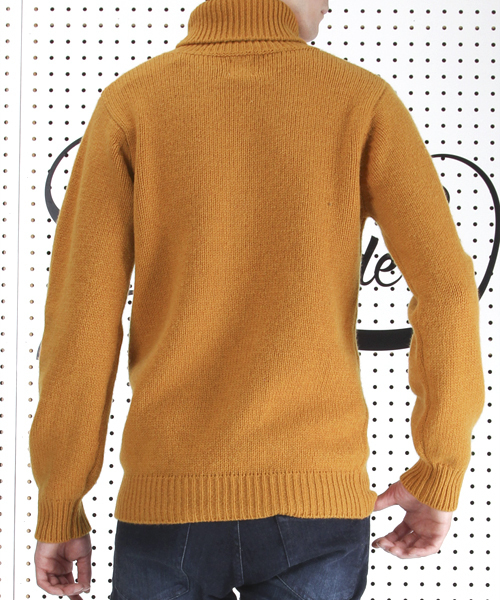 R.NEWBOLD（アールニューボールド）の「TURTLENECK KNIT/245401 4A407（ニット/セーター・メンズ・ホワイト/ネイビー/イエロー系その他・MEDIUM/X-LARGE/LARGE）」の4枚目の写真