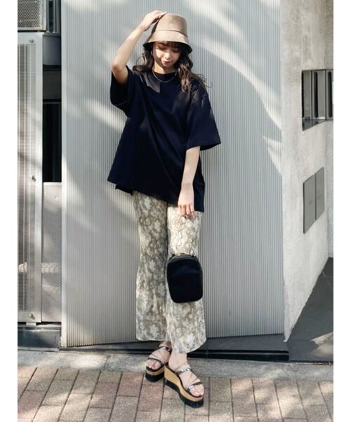 MURUA(ムルーア)の「USコットンルーズTee(Tシャツ/カットソー・レディース・ホワイト/ブラック/ダークグレー/モカ・FREE)」の5枚目の写真