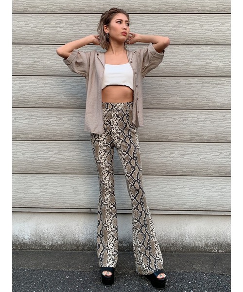 EGOIST（エゴイスト）の「光沢シアー半袖シャツ（シャツ/ブラウス・レディース・ホワイト/ブラック/ライトブラウン・FREE）」の4枚目の写真