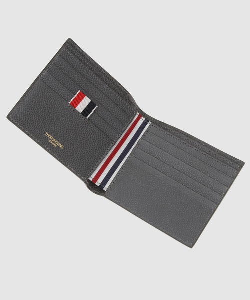 THOM BROWNE（トムブラウン）の「BILLFOLD IN 3D MR. THOM ICON PRINT ON PEBBLE GRAIN LEATHER - L11.5, H10, W2（財布・メンズ・グレー・ONE SIZE）」の3枚目の写真