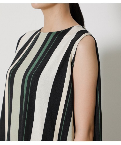 AZUL by moussy(アズールバイマウジー)の「GLOSSY COOL BACK TUCK TANK(タンクトップ・レディース・ブラック/グレー系その他/グリーン系その他・MEDIUM/SMALL)」の22枚目の写真