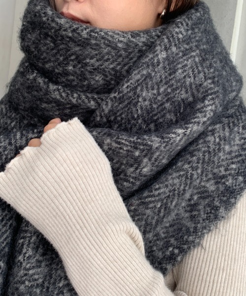 moment+（モーメントプラス）の「ヘリンボーンボリュームフリンジマフラー（マフラー・レディース・ブラック/ブラウン・FREE）」の10枚目の写真