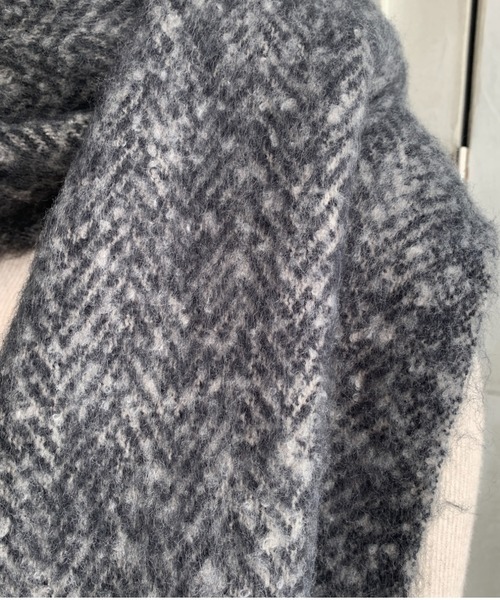 moment+（モーメントプラス）の「ヘリンボーンボリュームフリンジマフラー（マフラー・レディース・ブラック/ブラウン・FREE）」の11枚目の写真