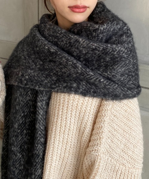 moment+（モーメントプラス）の「ヘリンボーンボリュームフリンジマフラー（マフラー・レディース・ブラック/ブラウン・FREE）」の13枚目の写真