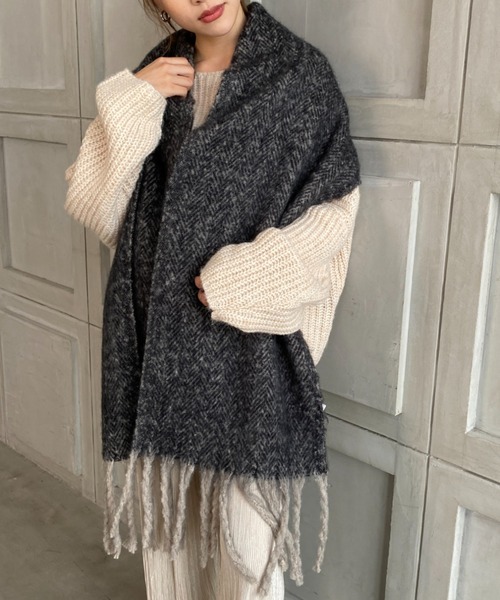 moment+（モーメントプラス）の「ヘリンボーンボリュームフリンジマフラー（マフラー・レディース・ブラック/ブラウン・FREE）」の14枚目の写真