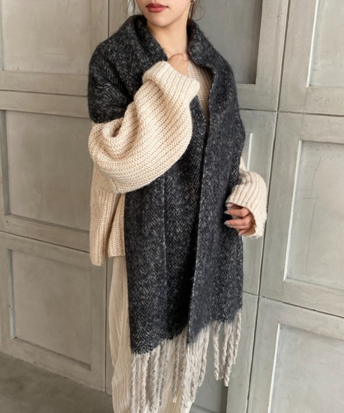 moment+（モーメントプラス）の「ヘリンボーンボリュームフリンジマフラー（マフラー・レディース・ブラック/ブラウン・FREE）」の15枚目の写真