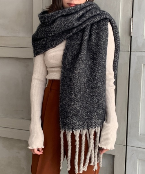 moment+（モーメントプラス）の「ヘリンボーンボリュームフリンジマフラー（マフラー・レディース・ブラック/ブラウン・FREE）」の19枚目の写真