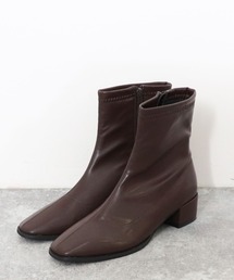 ローヒールブーツ