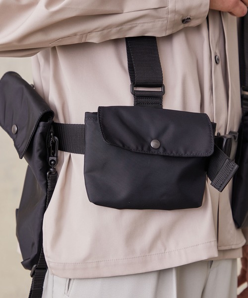 PUBLIC TOKYO(パブリックトウキョウ)の「ベルテッドポーチベスト(ボディバッグ/ウエストポーチ・メンズ・ブラック/カーキ・1)」の8枚目の写真
