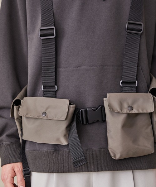 PUBLIC TOKYO(パブリックトウキョウ)の「ベルテッドポーチベスト(ボディバッグ/ウエストポーチ・メンズ・ブラック/カーキ・1)」の5枚目の写真