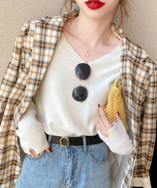 Primazel（プリマゼル）の「Vネック長袖シンプルニットソー（ニット/セーター・レディース・ホワイト/ブラック/モカ・M）」の2枚目の写真