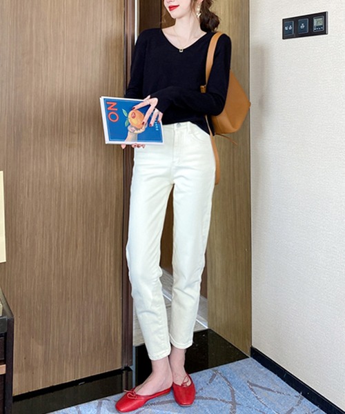 Primazel（プリマゼル）の「Vネック長袖シンプルニットソー（ニット/セーター・レディース・ホワイト/ブラック/モカ・M）」の14枚目の写真