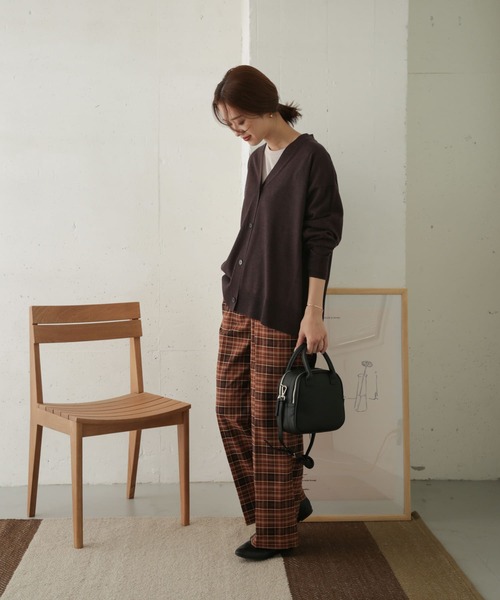 URBAN RESEARCH DOORS(アーバンリサーチドアーズ)の「ウールワイドVネックカーディガン(カーディガン/ボレロ・レディース・オートミール/ダークブラウン/ライトグレー・ONE)」の11枚目の写真