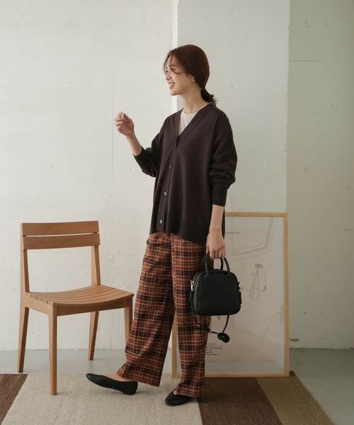 URBAN RESEARCH DOORS(アーバンリサーチドアーズ)の「ウールワイドVネックカーディガン(カーディガン/ボレロ・レディース・オートミール/ダークブラウン/ライトグレー・ONE)」の12枚目の写真