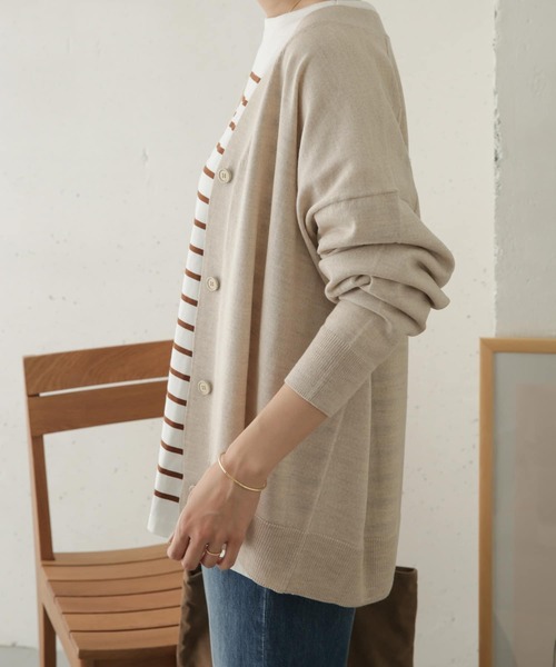 URBAN RESEARCH DOORS(アーバンリサーチドアーズ)の「ウールワイドVネックカーディガン(カーディガン/ボレロ・レディース・オートミール/ダークブラウン/ライトグレー・ONE)」の13枚目の写真