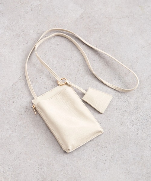 AMERICAN HOLIC（アメリカンホリック）の「キーケース付きスマホショルダー（ショルダーバッグ・レディース・ブラック/ベージュ/レッド/アイボリー・FREE）」の2枚目の写真