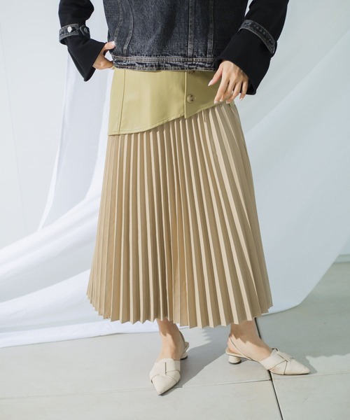 mona Belinda(モナベリンダ)の「合皮切替プリーツスカート(スカート・レディース・イエロー/アイボリー・FREE)」の1枚目の写真