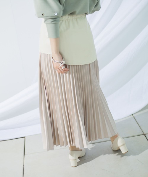 mona Belinda(モナベリンダ)の「合皮切替プリーツスカート(スカート・レディース・イエロー/アイボリー・FREE)」の4枚目の写真