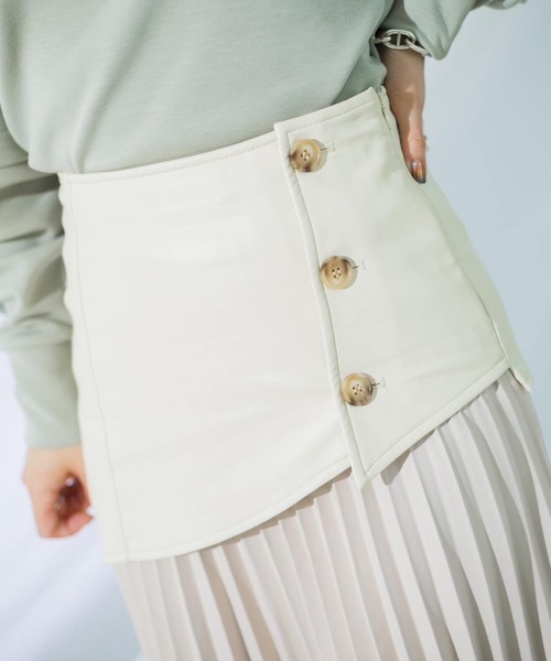 mona Belinda(モナベリンダ)の「合皮切替プリーツスカート(スカート・レディース・イエロー/アイボリー・FREE)」の8枚目の写真