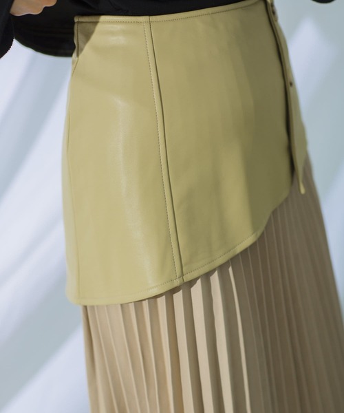 mona Belinda(モナベリンダ)の「合皮切替プリーツスカート(スカート・レディース・イエロー/アイボリー・FREE)」の6枚目の写真