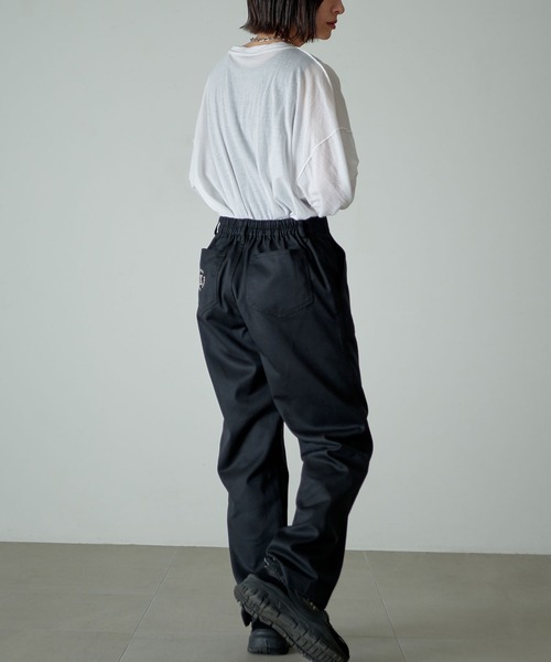 KANGOL EXTRA COMFORT（カンゴールエクストラコンフォート）の「【KANGOL EXTRA COMFORT(カンゴール エクストラコンフォート)】《WEB限定》ワイドストレート ロゴ刺繍ツイル ベイカーパンツ（その他パンツ・レディース・ブラック/ベージュ/カーキ・LL/M/L）」の5枚目の写真