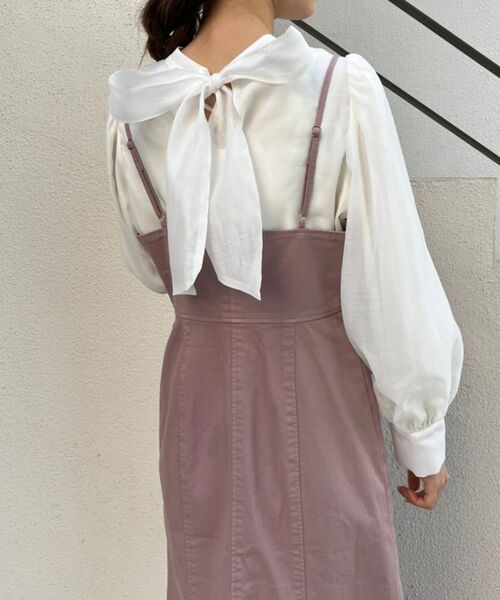 MAJESTIC LEGON（マジェスティックレゴン）の「バックリボンエアリーブラウス（シャツ/ブラウス・レディース・ライトグレー/アイボリー/グレー系その他・MEDIUM）」の2枚目の写真