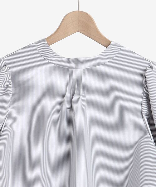 MAJESTIC LEGON（マジェスティックレゴン）の「バックリボンエアリーブラウス（シャツ/ブラウス・レディース・ライトグレー/アイボリー/グレー系その他・MEDIUM）」の13枚目の写真